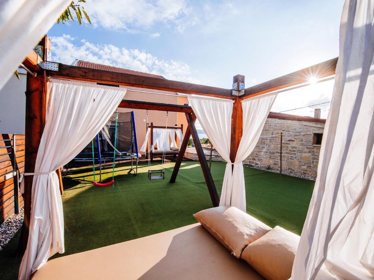 Splendid Holiday Home In Jasenice Maslenica Exterior photo